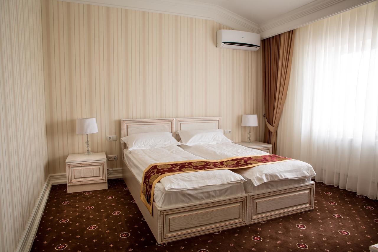 Hotel Grand Aristocrate Dubovtsy Exterior foto