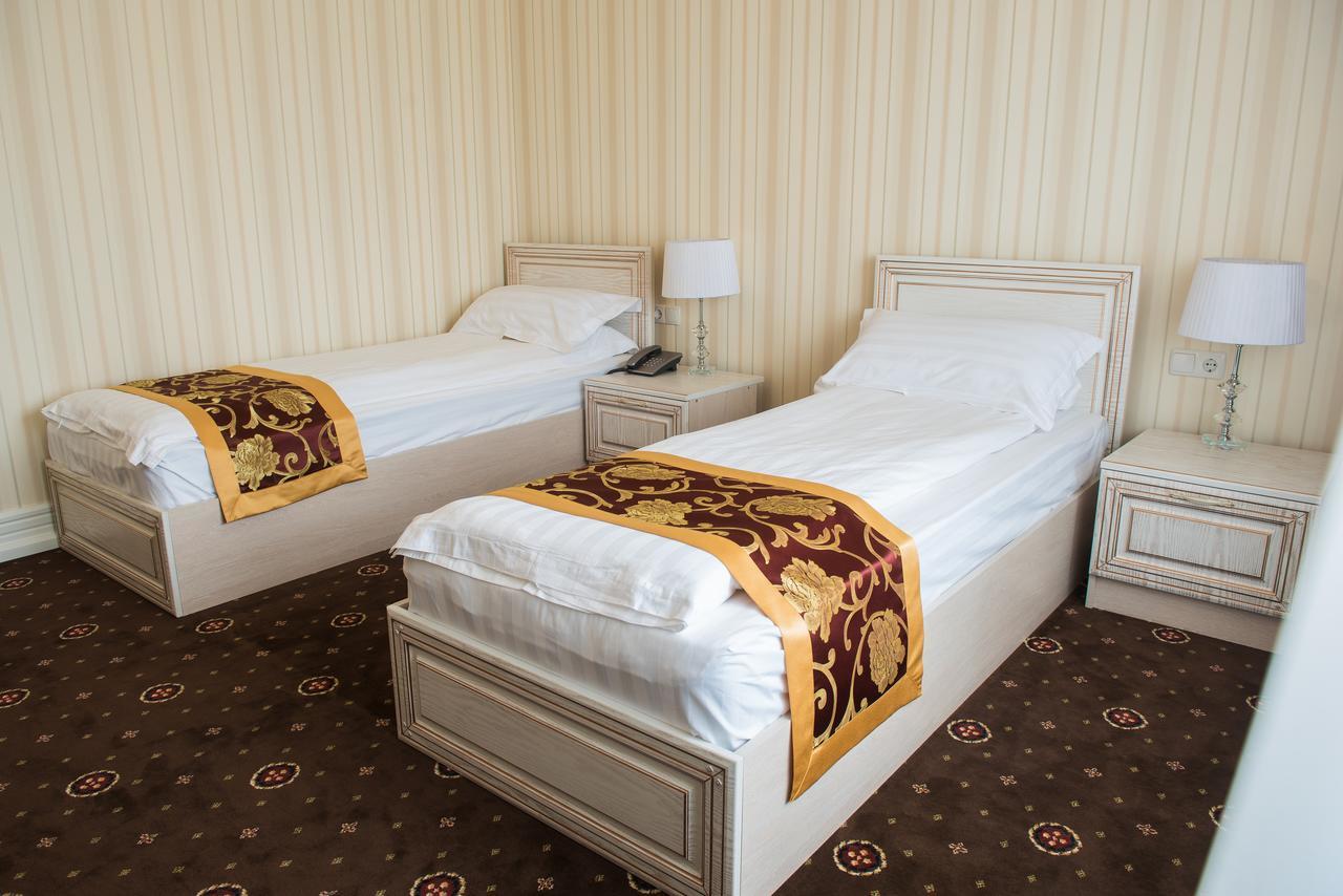 Hotel Grand Aristocrate Dubovtsy Exterior foto
